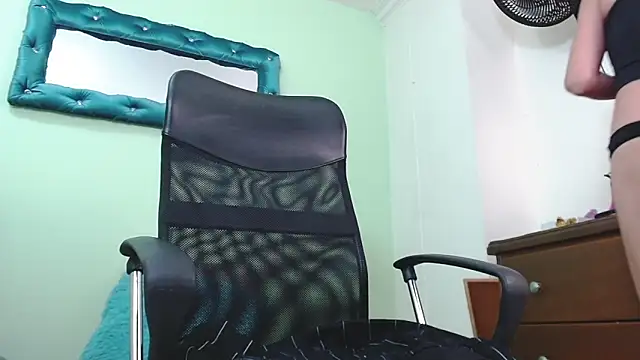 Snapshot of ChalonVera chatting on 03-10-26, 07:19 ChalonVera online show from 03-10-26, 07:19