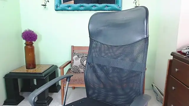 Snapshot of ChalonVera chatting on 06-11-26, 12:32 ChalonVera online show from 06-11-26, 12:32