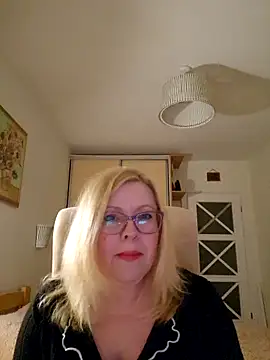 Snapshot of JanieLight53 chatting on 03-24-26, 04:56 JanieLight53 online show from 03-24-26, 04:56