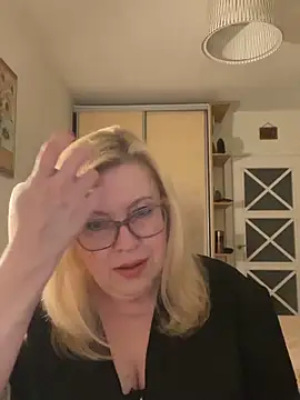 JanieLight53 online show from 05-18-26, 07:20