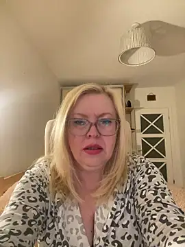 JanieLight53 online show from 05-28-26, 11:02