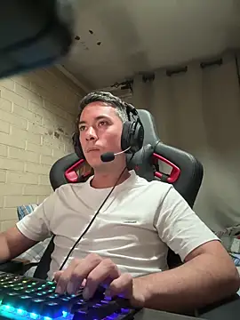 Snapshot of Cr1sXPorn chatting on 03-08-26, 03:32 Cr1sXPorn online show from 03-08-26, 03:32