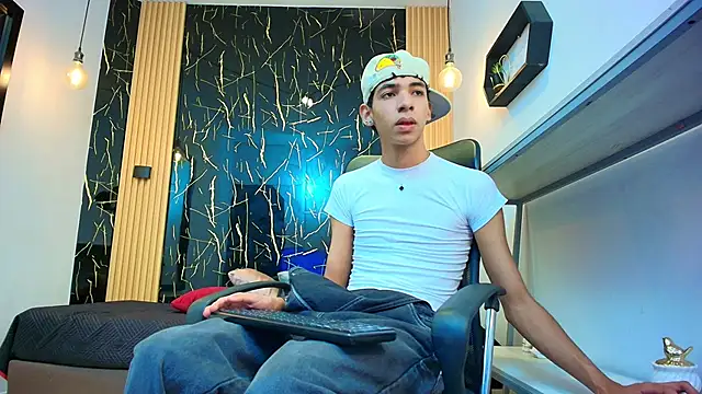 ValeriHot 1 online show from 04-28-26, 03:22