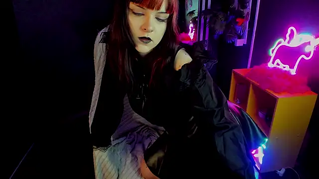 EsterTwilight online show from 06-19-26, 04:11