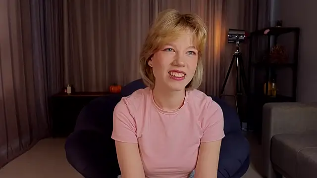 Snapshot of CythiaOttum chatting on 03-14-26, 04:51 CythiaOttum online show from 03-14-26, 04:51