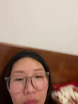 Snapshot of guo202601 chatting on 04-03-26, 11:47 guo202601 online show from 04-03-26, 11:47