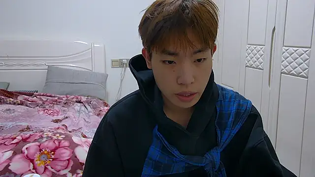 Snapshot of Similu-001 chatting on 03-12-26, 04:40 Similu-001 online show from 03-12-26, 04:40