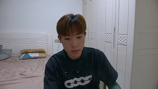 Snapshot of Similu-001 chatting on 03-13-26, 10:11 Similu-001 online show from 03-13-26, 10:11