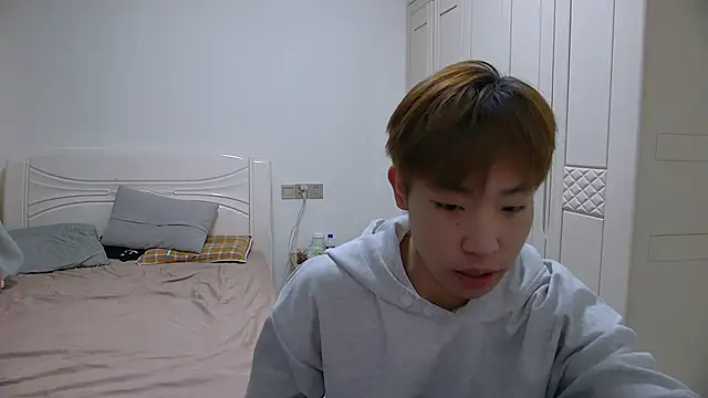 Snapshot of Similu-001 chatting on 03-16-26, 09:24 Similu-001 online show from 03-16-26, 09:24