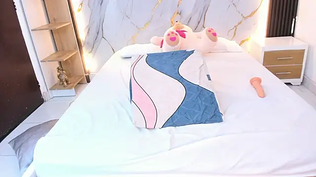 Snapshot of Damon_Antonella chatting on 03-08-26, 02:04 Damon Antonella online show from 03-08-26, 02:04