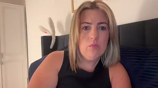 annabellewarick online show from 06-16-26, 08:22