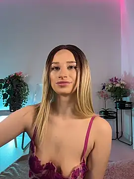 ScarletFlameee online show from 05-10-26, 05:56