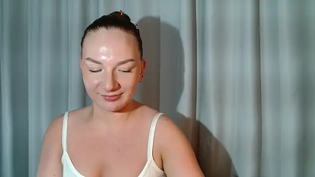 Snapshot of Belle_Fiesta chatting on 04-21-26, 01:42 Belle Fiesta online show from 04-21-26, 01:42