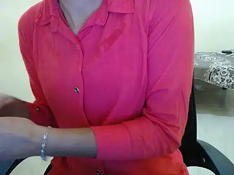 Snapshot of shreya_sharma01 chatting on 04-06-26, 05:08 shreya sharma01 online show from 04-06-26, 05:08