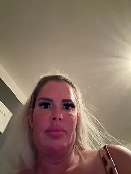 Snapshot of anna_kournikova chatting on 06-08-26, 07:58 anna kournikova online show from 06-08-26, 07:58