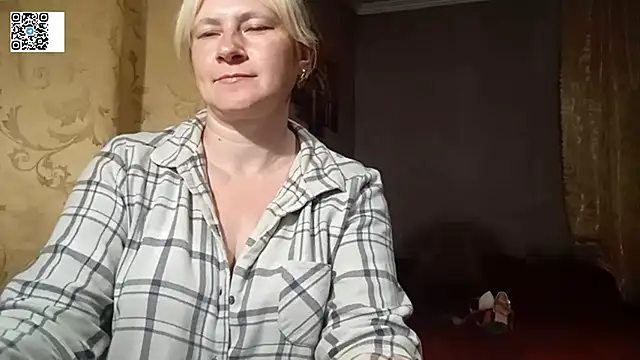 Snapshot of DiamondLady555 chatting on 06-15-26, 07:05 DiamondLady555 online show from 06-15-26, 07:05