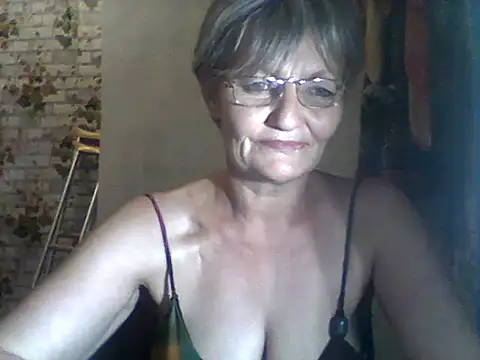Snapshot of NikaGold455 chatting on 03-31-26, 10:21 NikaGold455 online show from 03-31-26, 10:21
