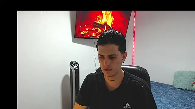 Snapshot of JUAN_CAMILOXXX chatting on 03-10-26, 04:17 JUAN CAMILOXXX online show from 03-10-26, 04:17