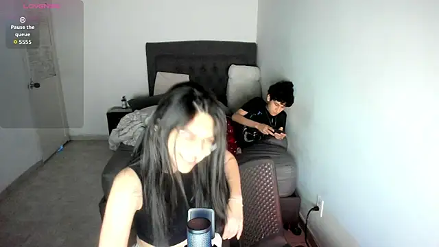 Cloebennet013 online show from 04-27-26, 06:00