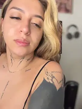 CarolQueen1  online show from 04-15-26, 12:45