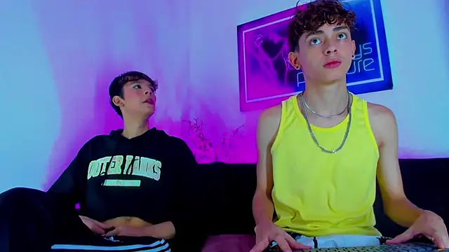 Snapshot of Desire_Boys1 chatting on 03-10-26, 10:59 Desire Boys1 online show from 03-10-26, 10:59