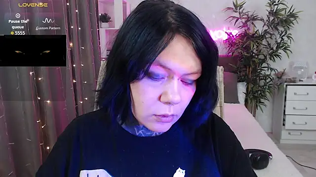 Snapshot of Qwerty_Anna_Lbo chatting on 03-10-26, 04:06 Qwerty Anna Lbo online show from 03-10-26, 04:06