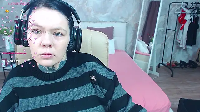 Snapshot of Qwerty_Anna_Lbo chatting on 03-11-26, 03:34 Qwerty Anna Lbo online show from 03-11-26, 03:34