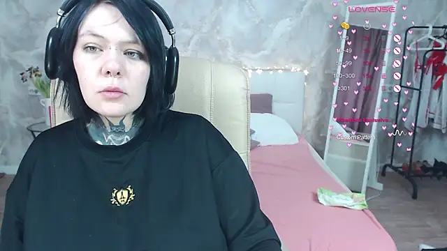 Snapshot of Qwerty_Anna_Lbo chatting on 03-15-26, 03:01 Qwerty Anna Lbo online show from 03-15-26, 03:01