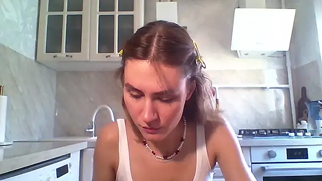 ElenoreHolguin online show from 04-15-26, 09:16