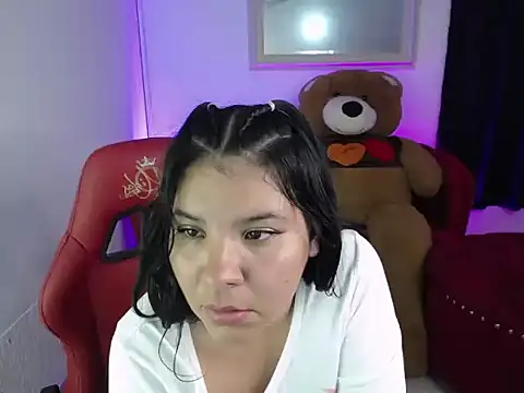 Snapshot of Shopie_hard_m chatting on 03-15-26, 04:02 Shopie hard m online show from 03-15-26, 04:02