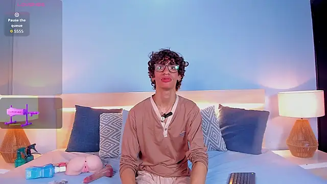 Snapshot of willturneer chatting on 03-11-26, 06:19 willturneer online show from 03-11-26, 06:19