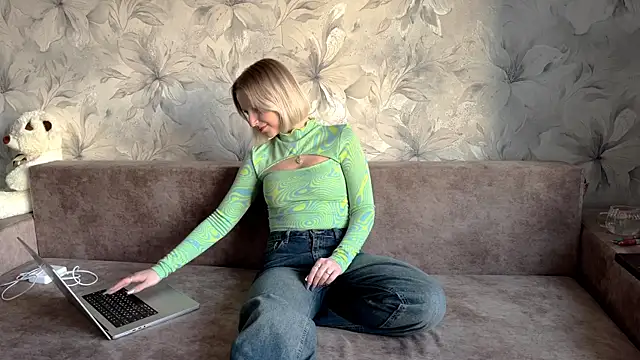 Snapshot of RebbecaBabe chatting on 03-14-26, 03:50 RebbecaBabe online show from 03-14-26, 03:50