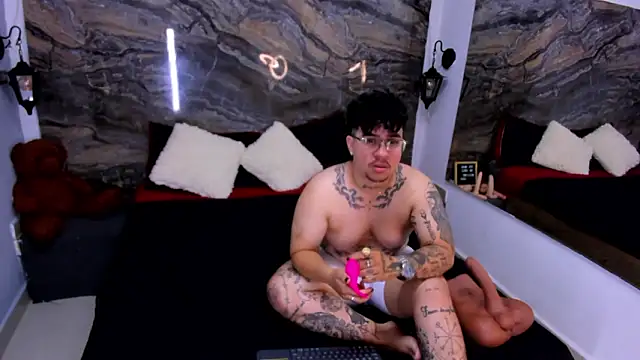 Snapshot of Noah_koraline chatting on 03-10-26, 04:28 Noah koraline online show from 03-10-26, 04:28