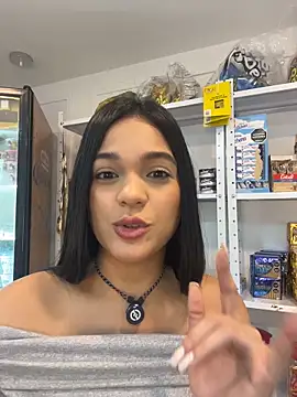 Snapshot of Bella-Ferrer chatting on 06-30-26, 05:14 Bella-Ferrer online show from 06-30-26, 05:14