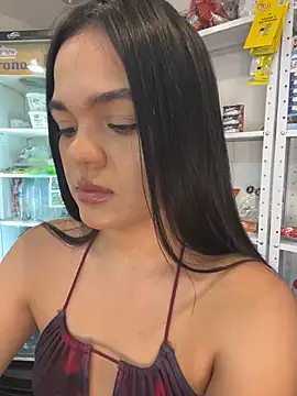 Snapshot of Bella-Ferrer chatting on 07-15-26, 06:13 Bella-Ferrer online show from 07-15-26, 06:13