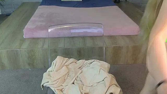 IceBlueBabe online show from 04-29-26, 07:53