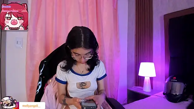 Molly A online show from 04-09-26, 02:33