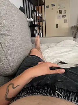 Snapshot of curvedlongdick chatting on 06-27-26, 06:24 curvedlongdick online show from 06-27-26, 06:24