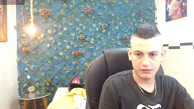 Snapshot of filip_18x chatting on 03-12-26, 03:23 filip 18x online show from 03-12-26, 03:23