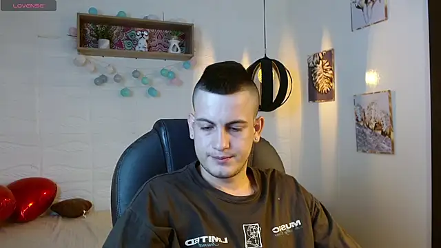 Snapshot of filip_18x chatting on 03-15-26, 05:46 filip 18x online show from 03-15-26, 05:46