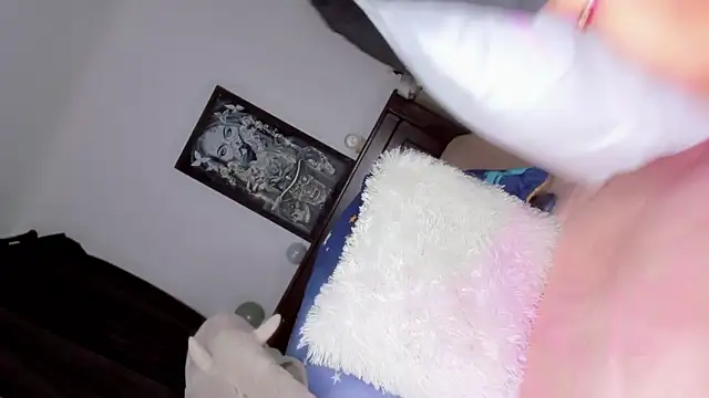 Snapshot of floraHottest chatting on 03-15-26, 07:47 floraHottest online show from 03-15-26, 07:47