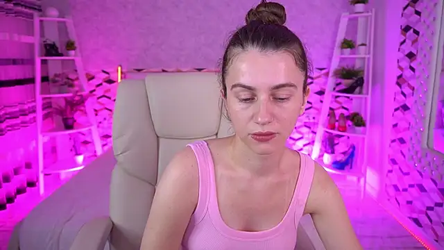 LittleJulii online show from 06-19-26, 12:42