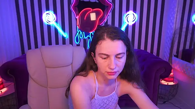 LittleJulii online show from 07-27-26, 02:02