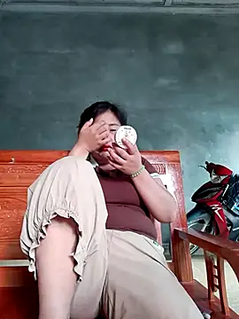 Snapshot of Irene-01 chatting on 05-04-26, 11:45 Irene-01 online show from 05-04-26, 11:45