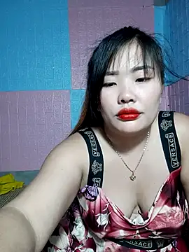 Snapshot of Irene-01 chatting on 05-11-26, 04:04 Irene-01 online show from 05-11-26, 04:04