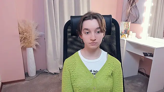 Snapshot of GeorgeStroth chatting on 03-11-26, 12:33 GeorgeStroth online show from 03-11-26, 12:33