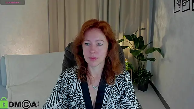 Snapshot of LeticiaRomano chatting on 05-17-26, 03:59 LeticiaRomano online show from 05-17-26, 03:59