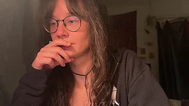 Snapshot of nyxo_ chatting on 03-25-26, 10:16 nyxo online show from 03-25-26, 10:16