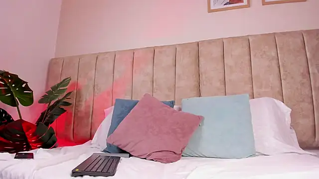 AgathaSavage online show from 05-19-26, 02:40