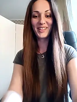 LunaCrystall online show from 05-04-26, 04:03